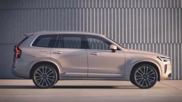 VOLVO XC90 T8 Plug-in hybrid AWD automatico 7 posti Plus Dar rif. 24062133 - Foto 4