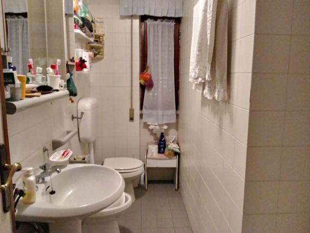 Villa bifamigliare su piu' piani con possibilita' di divisione in due unita' distinte con ingressi separati .La casa è cosi composta da : pt ingresso - Foto 8