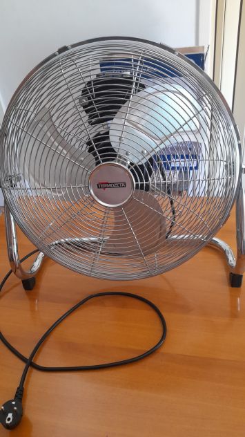 VENTILATORE DA PAVIMENTO.