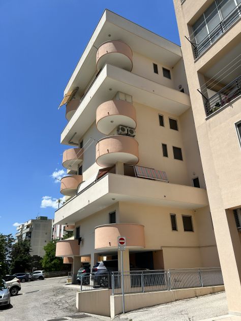 Quadrilocale Arredato da privato (Intero o a Stanze) – 4° Piano con Ascensore
