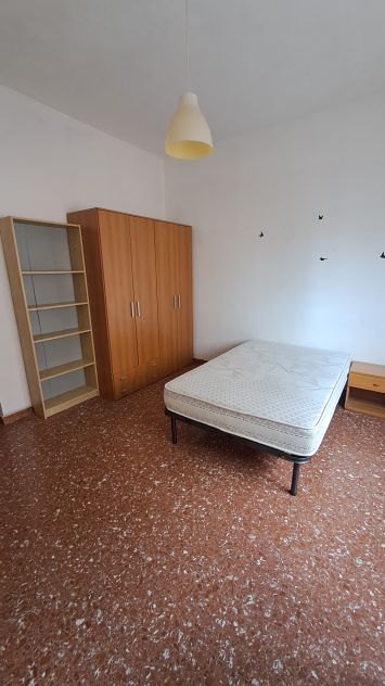Camera vicino Chiesa della Spina per studentessa