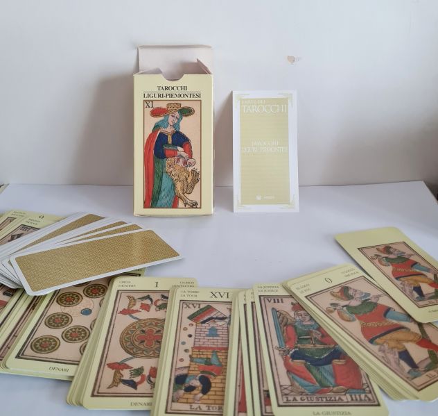 Tarocchi Liguri Piemontesi , un mazzo carte divinatorie ,con pieghevole storico