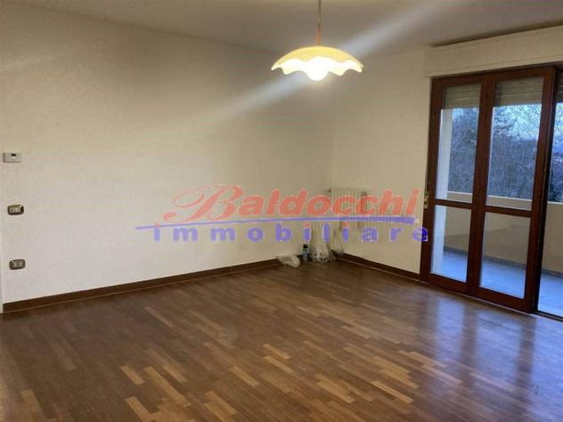 ZONA SEMICENTRALE - APPARTAMENTO TRILOCALE CON TERRAZZO E GARAGE - Foto 4
