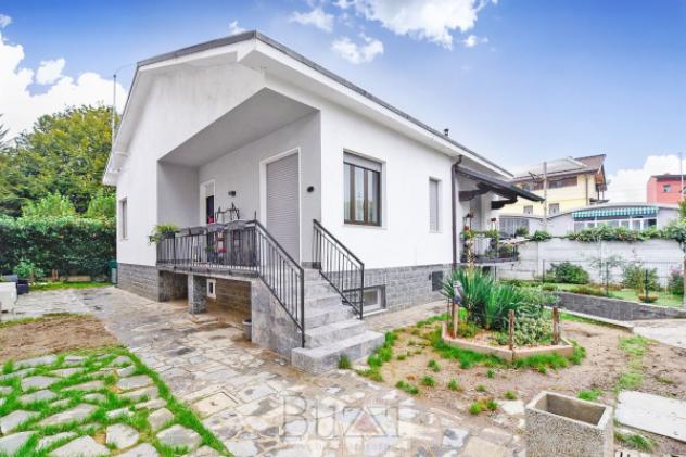 Villa di 205 m² con 4 locali e box auto doppio in vendita a Seregno
