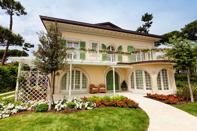 VILLA di 12 vani e di 570 mq (PIETRASANTA) rif. MP381