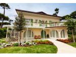 VILLA di 12 vani e di 570 mq (PIETRASANTA) rif. MP381