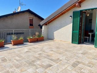 cv750 - PARTICOLARE APPARTAMENTO MANSARDATO CON AMPIO TERRAZZO, BOX E POSTO AUTO