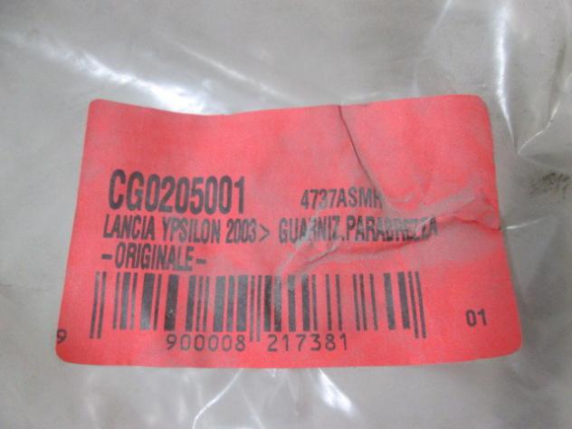 51704098 GUARNIZIONE PARABREZZA CRISTALLO ANTERIORE LANCIA YPSILON 1.2 B RICAMBIO USATO - Foto 2