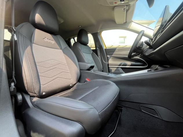 Jeep Avenger e-Hybrid 1.2 MHEV e-Hybrid Turbo Summit - Foto 10