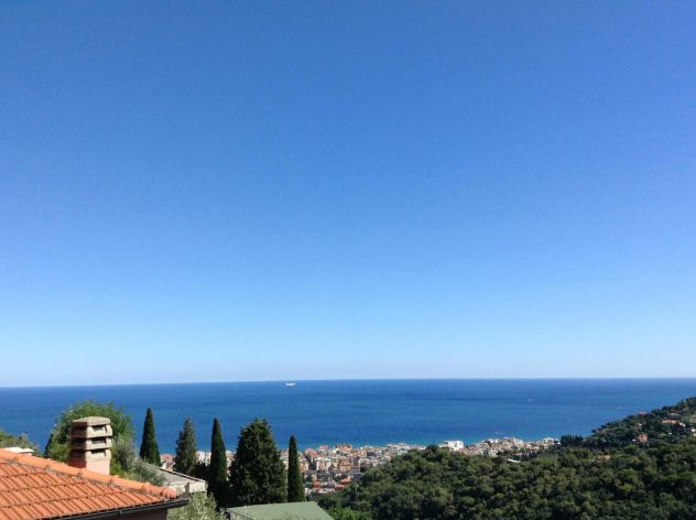 Alassio casa indipendente vista mare con ampi terrazzi/ spazi esterni, postauto - Foto 7