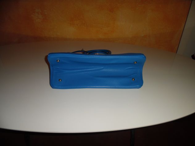 UNA BORSA NUOVA GRANDE DA DONNA CON TRACOLLA REMOVIBILE E REGOLABILE IN ECO PELL - Foto 8
