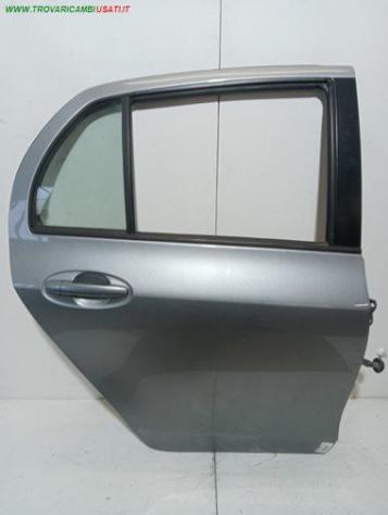 PORTA POST. DX GRIGIO MEDIO CON ALZ MAN. / SE 999-U1559943 Carrozzeria  Lamierati esterni  Porte  Porta post. dx. TOYOTA - YARIS - 2006  2009, TOYOTA