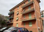 Genova. Ultimo piano, 2 poggioli, ben esposto.