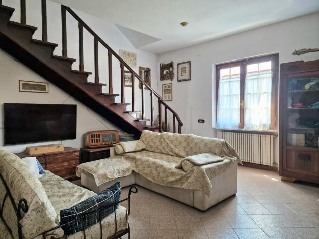 MARINA DI MASSA, periferia vicino al mare, proponiamo porzione di villa bifamiliare con giardino privato su tre lati. Si compone di soggiorno, ampia c - Foto 3