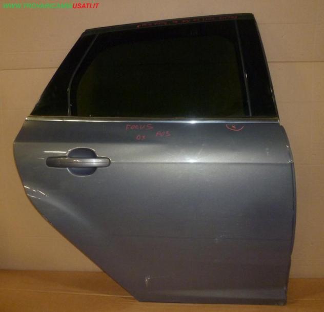 PORTA POST.D. GRIGIO MEDIO MET. C/ALZ. E SERR. VETRO SCURO SW (1 Bullo)  Carrozzeria  Lamierati esterni  Porte  Porta post. dx. FORD - FOCUS - 01-04-2