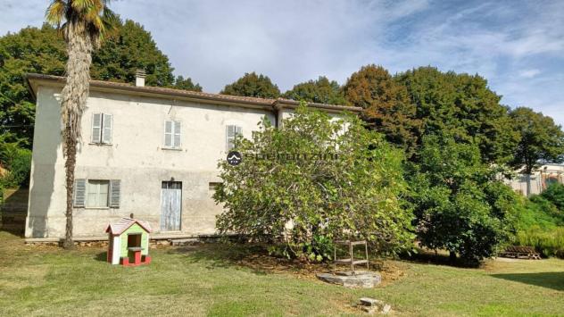 Fossombrone splendida casa completamente indipendente con vista panoramica sul colle dei cappuccini e le colline circostanti. situata a ridosso della