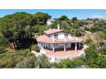 CUGNI Villa immersa nel verde con terreno di oltre 1 ettaro
