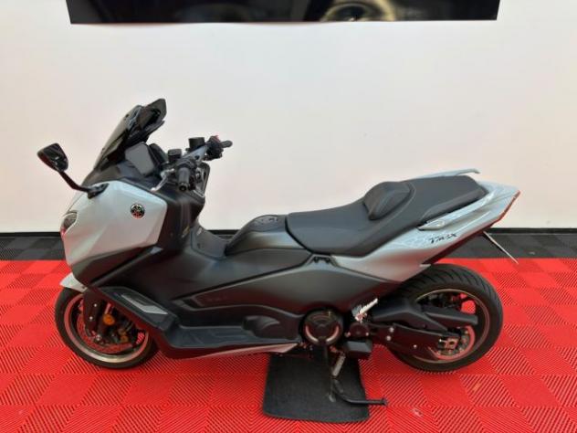 YAMAHA T-Max 560 TECH MAX CERAMIC GREY rif. 24117932 - Foto 2