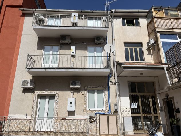Capezzano - bilocale ristrutturato e arredato con balcone