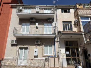 Capezzano - bilocale ristrutturato e arredato con balcone