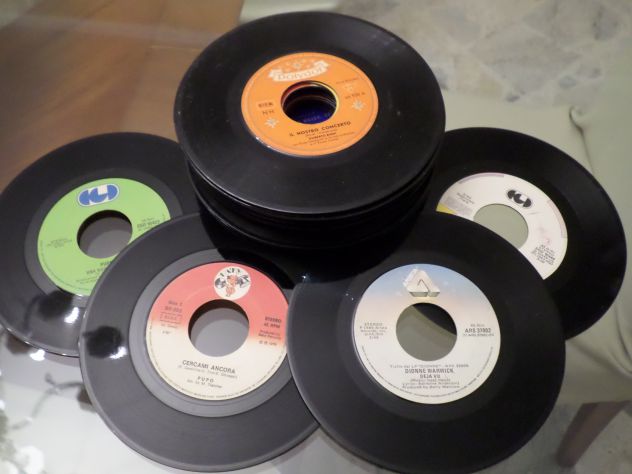 LOTTO / STOCK di 25 "45 giri" 7'' Vari Titoli 60/70/80