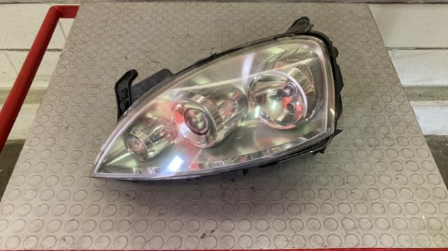 Faro anteriore SX Opel Corsa C del 2005