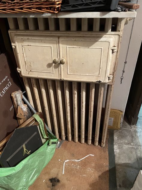 VENDO TERMOSIFONE IN GHISA DEPOCA CON SCALDAVIVANDE