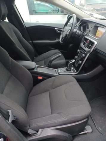 Volvo V40 D3 Geartronic Momentum ANNO 2017 - Foto 9