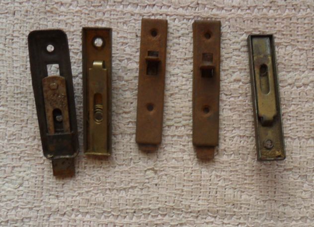 5 CATENACCI IN FERRO PER MOBILI O PORTE E VARIE DA FISSARE SU LEGNO O FERRO - - Foto 4