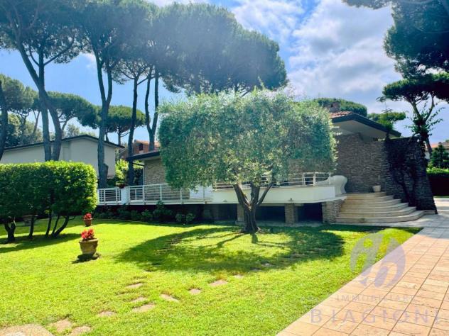 Villa in vendita a Lido di Camaiore - Camaiore 250 mq Rif: 1359555