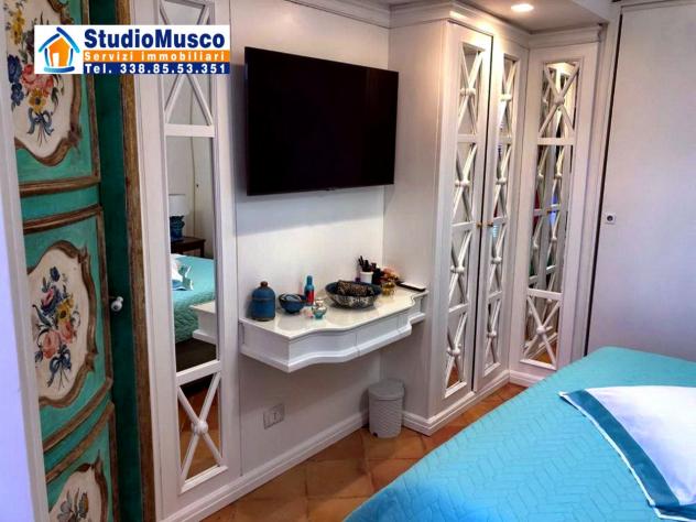 StudioMusco vende a Capri, in via Camerelle, la più prestigiosa strada dello shopping, introvabile appartamento con terrazzo a livello e vista panoram - Foto 5