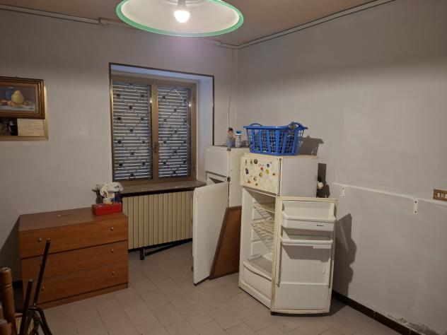 Casa abitabile o piccolo studio per per professionisti. L' immobile è in buono stato e subito abitabile composto al piano terra da un ingresso che fa - Foto 7