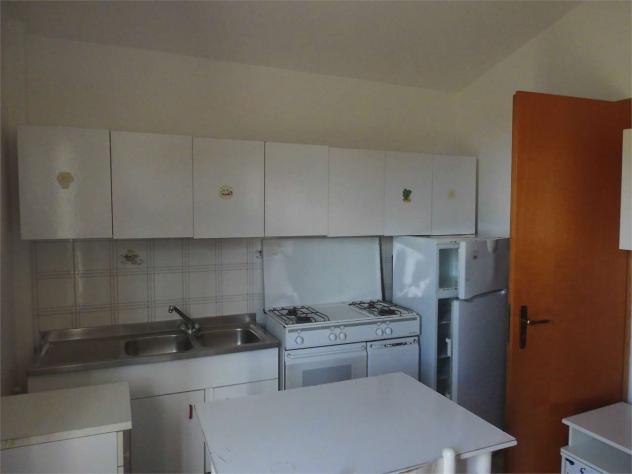 V000605 - VENDESI VILLINO DA 30 MQ E 230 MQ SPIAZZALE