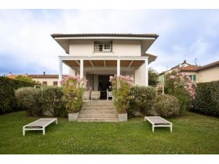 Villa in affitto a Forte dei Marmi 130 mq  Rif: 1302516