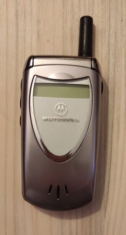 Vendo cellulare Motorola V60i (usato in buone condizioni).