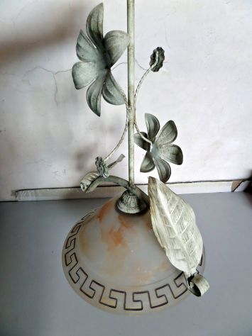 Lampadario foglia e fiori , ferro battuto, campana in vetro, lunghezza 66 cm - Foto 2