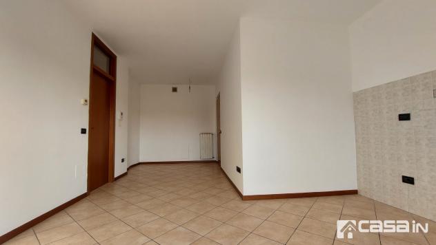 In zona centrale proponiamo in vendita esclusiva luminoso appartamento di due locali con balcone, sovrastante ampio sottotetto, cantina e box.
L'immob - Foto 6