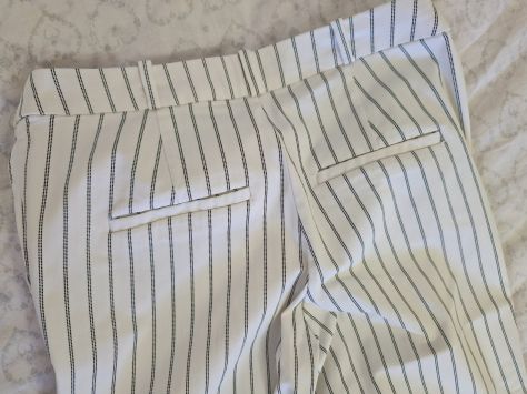 Pantaloni Mango a righe verticali - Foto 5