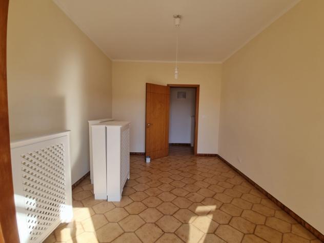 Affittasi appartamento semi arredato con garage a Lecce - Foto 6