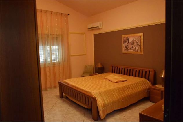 V001842 - VILLA DA 140 MQ 40 MQ VERANDA 2300 MQ GIARDINO - Foto 12