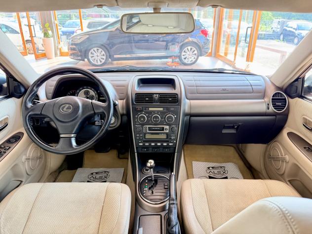 Lexus IS 200 2.000 benzina 155cv Autom - 51.000km - Foto 9