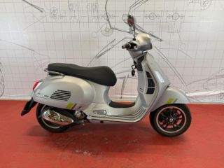 Vespa 300 GTS hpe VESPA GTS 300 HPE SUPER TECH - YM 2024