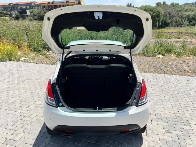 Lancia Ypsilon 1.3MLJT PLATINO NUOVA 2014 - Foto 10
