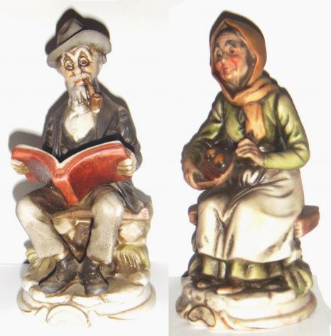 Capodimonte-Anziano che legge e Vecchina con frutta-Porcellana- cm 20 h x 9 ca-