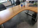 scrivania direzionale con struttura in metallo 180 x 80, angolo 120 x 60