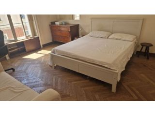 APPARTAMENTO CON 3 CAMERE DOPPIE PER STUDENTI +2 BAGNI