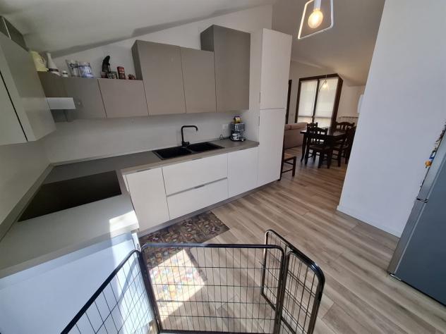 ULTIMO PIANO: Luminoso appartamento di 4 locali a Meda - Foto 12