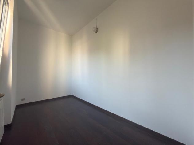 3 LOCALI RISTRUTTURATO, AL SECONDO E ULTIMO PIANO, CON AMPIO TERRAZZO - Foto 13