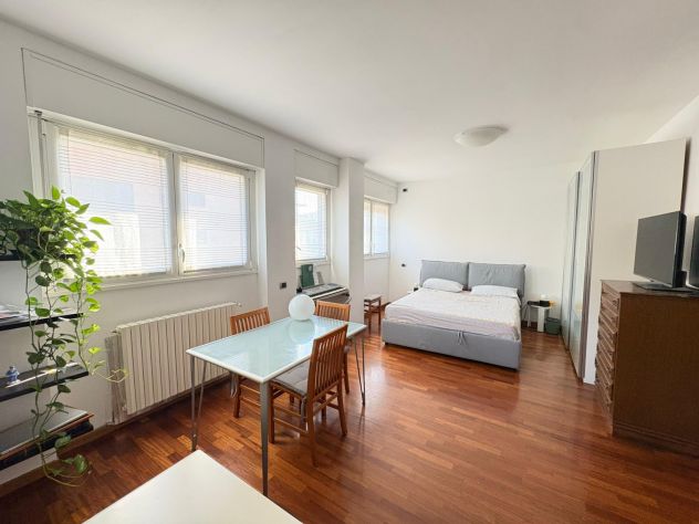 SI AFFITTA MONOLOCALE CON BOX E CANTINA IN PIAZZA DELLA TRIVULZIANA-BICOCCA - Foto 2