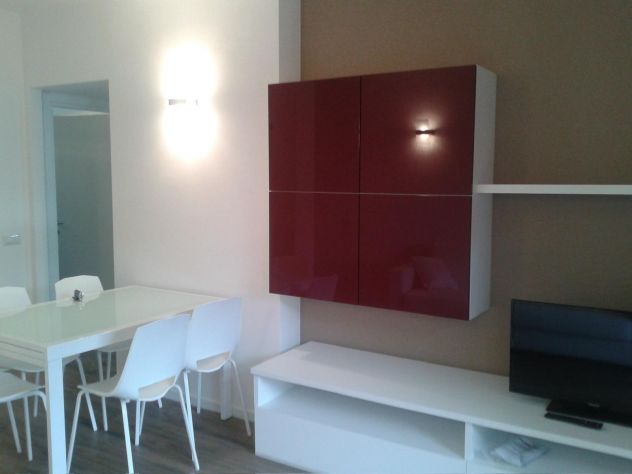 Trilocale con doppio balcone, ristrutturato e arredato - Foto 14